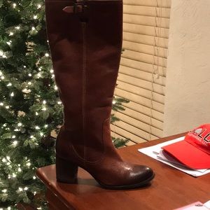 Vince Camuto brown distressed boots 7.5 B